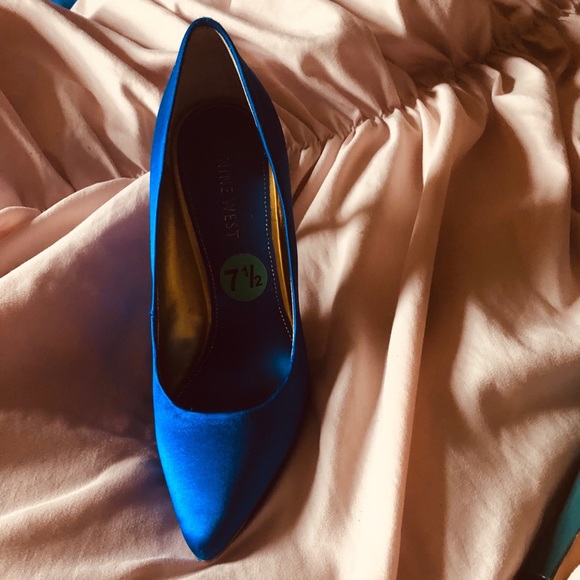 Shoes - Picture 2 of 4